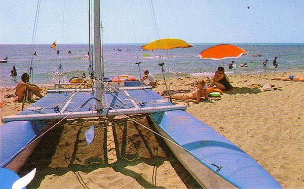 Postal de la playa de Gav&agrave; Mar delante del camping Albatros de Gav� Mar
